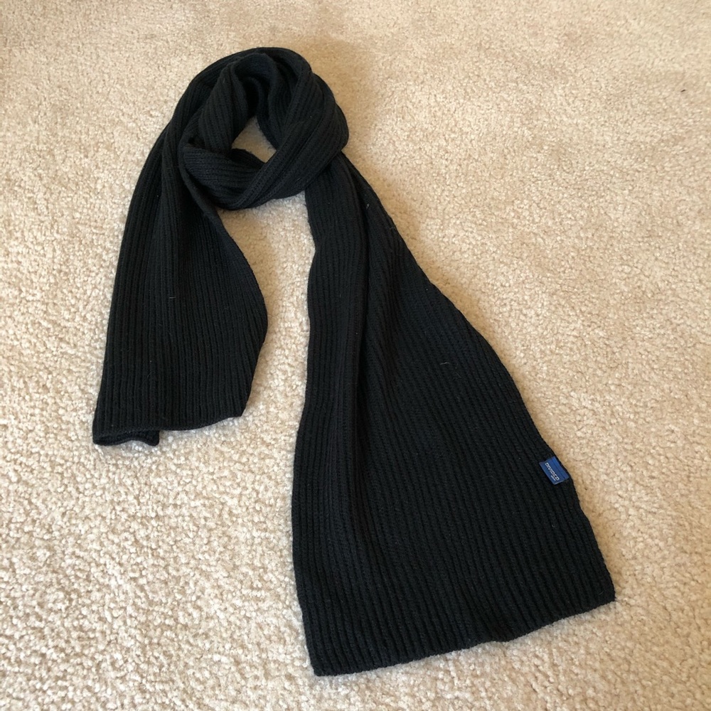 Black cable knit scarf